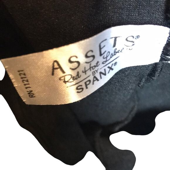 NWOT. Spanx Assets Black Leggings. 3 - Picture 1 of 4